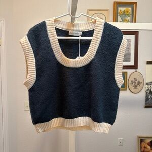 ByTogether Navy and Cream Sleeveless Cropped Sylana Sweater Vest